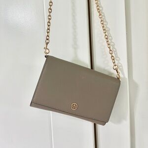 Tory Burch Robinson Chain Wallet Crossbody Stone